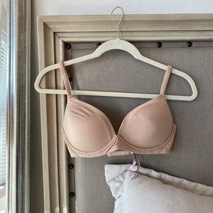 *NEW* 32D Nude Victoria’s Secret T Shirt Bra